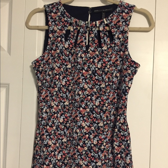 White House Black Market silky flower shell - Picture 1 of 3